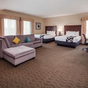 Deluxe Queen Suite